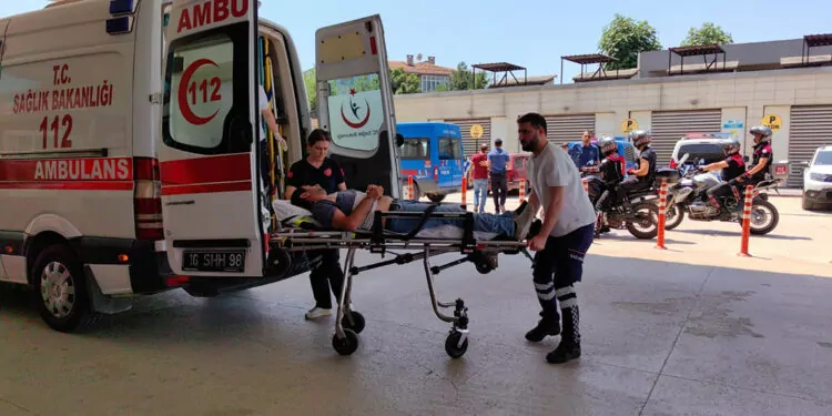 Bursa'da kavgayı ayıran polislere saldırı: 6 yaralı