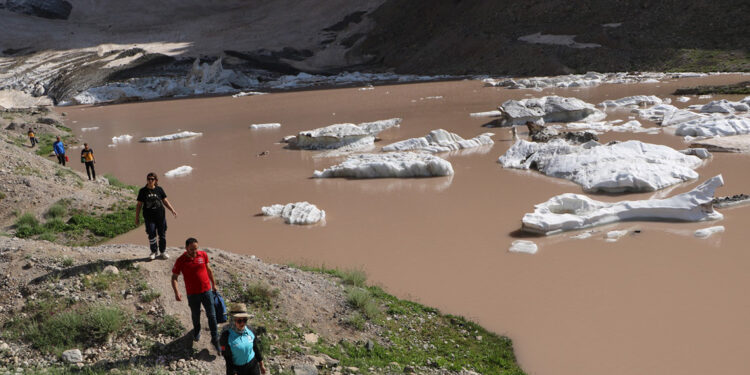 Buzullarda gezinmek kesinlikle ciddi risk