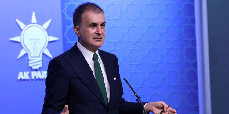 Çelik'ten Ayasofya Camii önünde yapılan provokasyona tepki