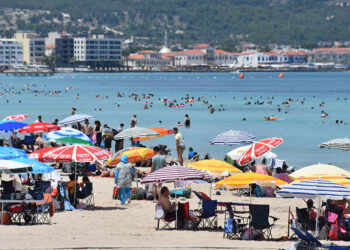 Çeşme'de bayram tatilinin son gününde de yoğunluk