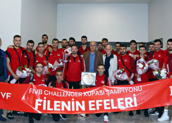Challenger Kupası şampiyonu Filenin Efeleri, yurda döndü