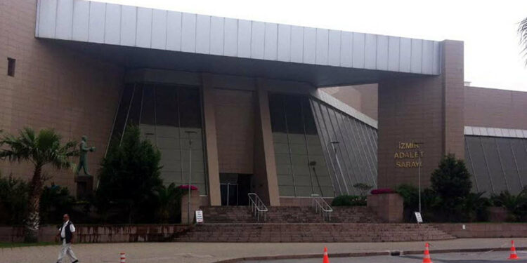 Cinsel saldırıyla suçlanan eski birlik başkanı hakim karşısında