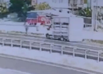 Çorlu'da kamyonetin çaptığı yaya öldü; kaza kamerada