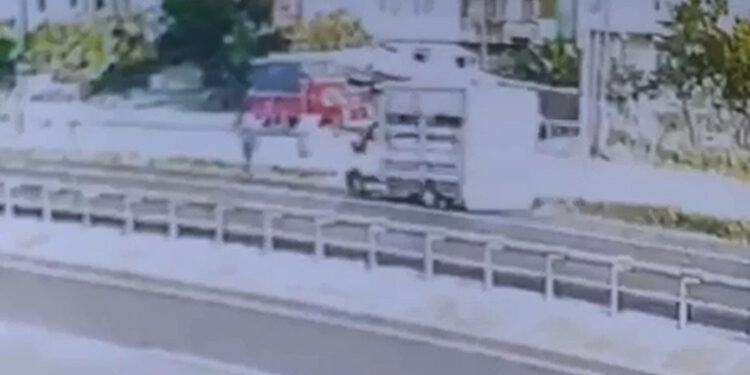 Çorlu'da kamyonetin çaptığı yaya öldü; kaza kamerada