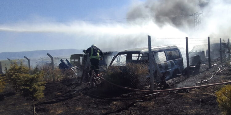 Çorum Sanayi Sitesi'nde yangın; 200 hurda araç yandı