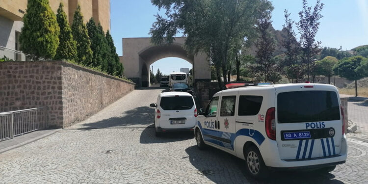 Danimarka’dan gelip, eşi ve kızını otelin havuzunda öldürdü