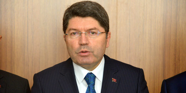 Deprem bölgesinde soruşturmalar titizlikle takip ediliyor