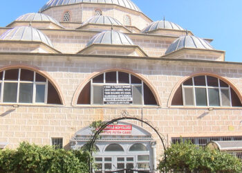 Deprem hasar gören Peyamitepe Camisi ibadete kapatıldı