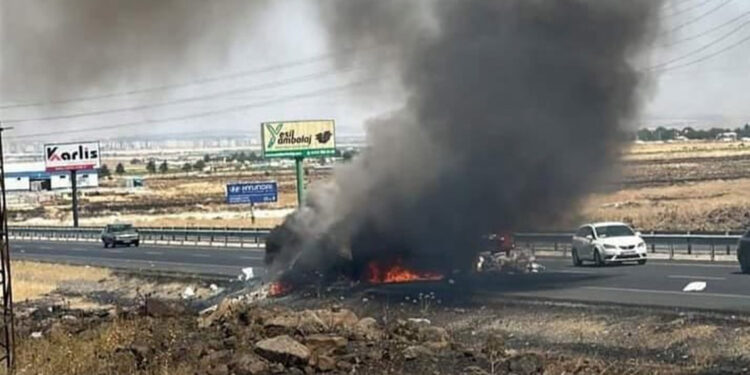 Diyarbakır’da alev alan TIR'ın dorsesi yandı