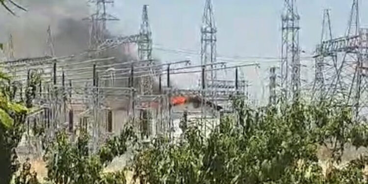 Diyarbakır’da elektrik santral deposunda yangın