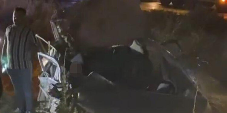 Diyarbakır'da otomobil traktöre çarptı: 1 ölü, 3 yaralı