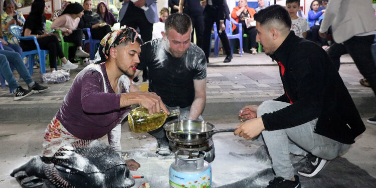 Düğün gecesi arkadaşları damada işkence yaptı
