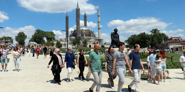 Edirne'ye bayramda inanç ve gastronomi turizmi akını