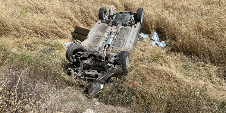 Elazığ'da otomobil şarampole devrildi: 6 yaralı