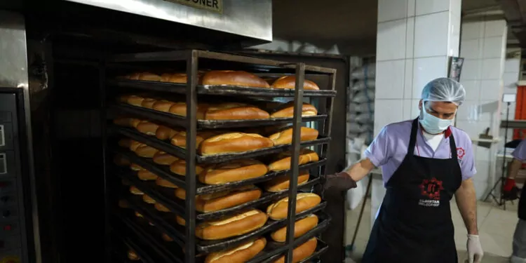 Elbistan belediyesi halk ekmeğini ücretsiz yaptı