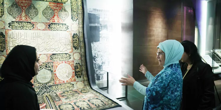 Emine erdoğan, i̇slam eserleri müzesi'ni ziyaret etti