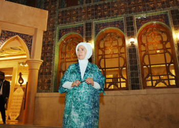 Emine Erdoğan Katara Camii’ni gezdi
