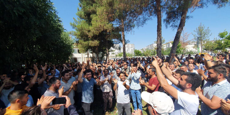 Enerji şirketi çalışanları, iş yavaşlatma eylemi başlattı