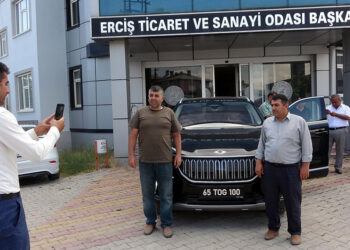 Erciş'te Togg ile il olmaya dikkat çektiler