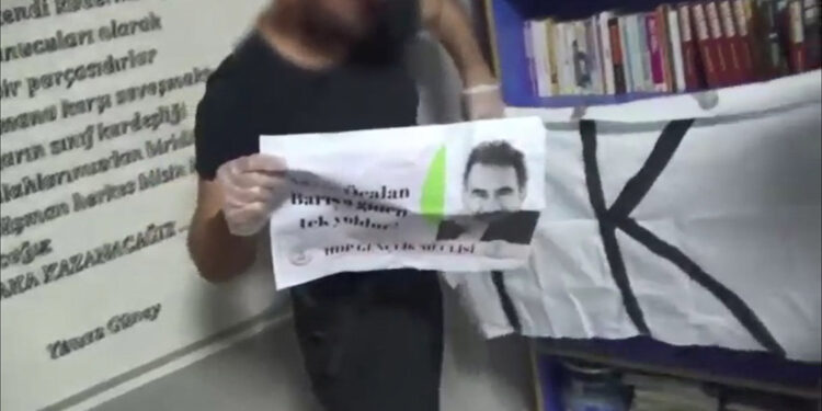 Esenyurt HDP binasına operasyon: Öcalan posterleri bulundu