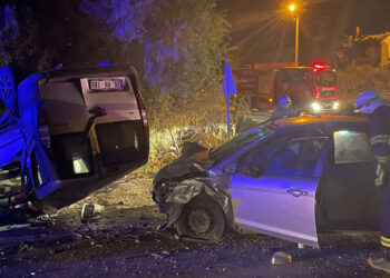 Eskişehir'de hafif ticari araç ile otomobil çarpıştı: 6 yaralı