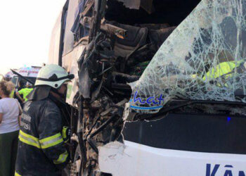 Eskişehir'de yolcu otobüsü TIR'a çarptı: 23 yaralı