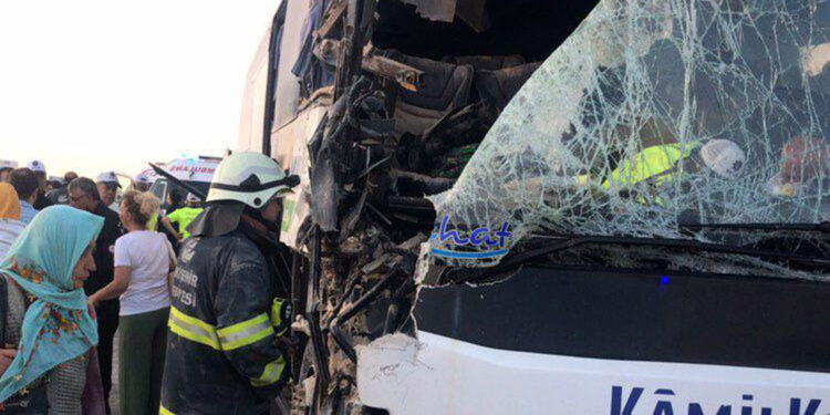 Eskişehir'de yolcu otobüsü TIR'a çarptı: 23 yaralı