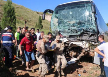 Eskişehir'de yolcu otobüsü şarampole düştü: 35 yaralı