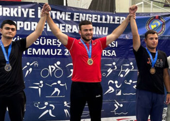 Eskişehirli işitme engelli güreşçilerden 2 madalya