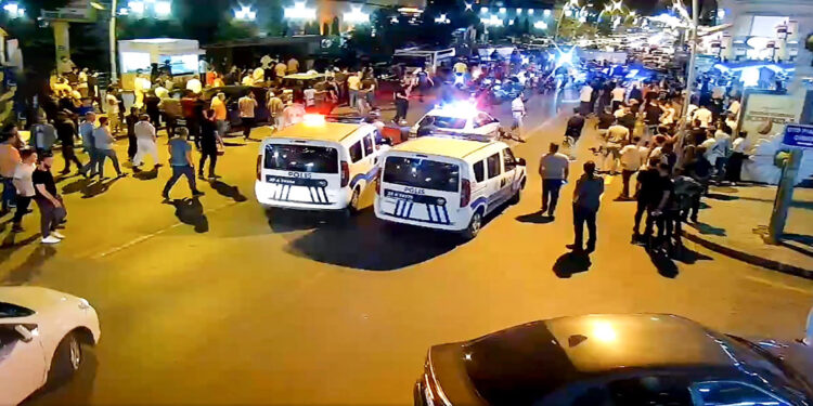 Faaliyetleri yasaklanan faytoncular taşkınlık çıkardı