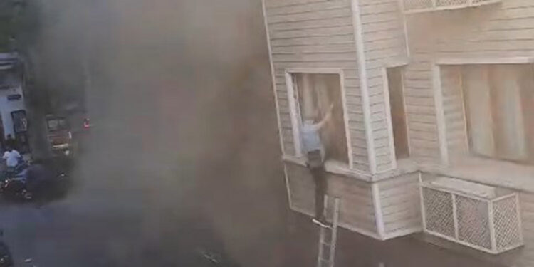 Fatih'te otelin kazan dairesinde yangın çıktı