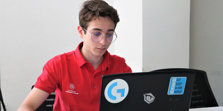 Fikret, navigasyon projesi ile ABD'de yarışacak