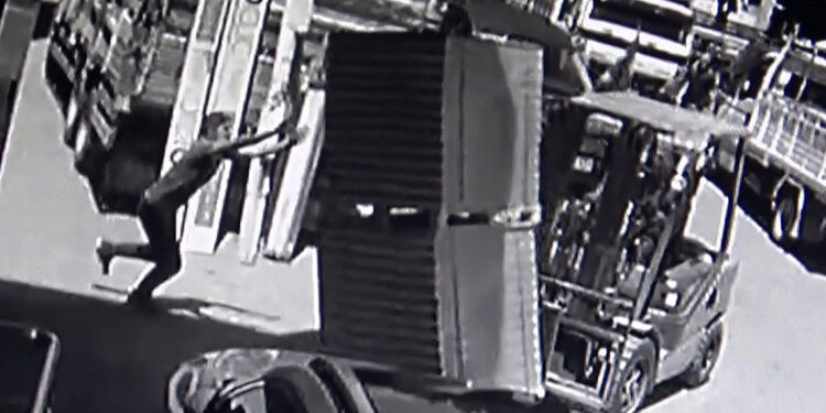 Forkliftten devrilen paletlerin altında kalan çocuk öldü