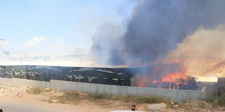 Gaziantep'te fabrika yangını; 10 kişi dumandan etkilendi