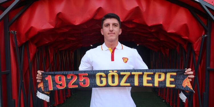 Göztepe Taha Altıkardeş'le imzaladı