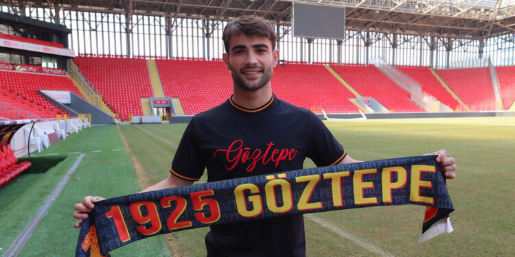 Göztepe'de Ogün Bayrak imzaladı