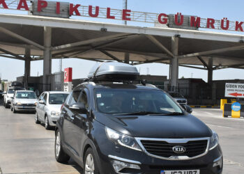 Gurbetçilerin kara yolu ile ülkeye girişleri sürüyor
