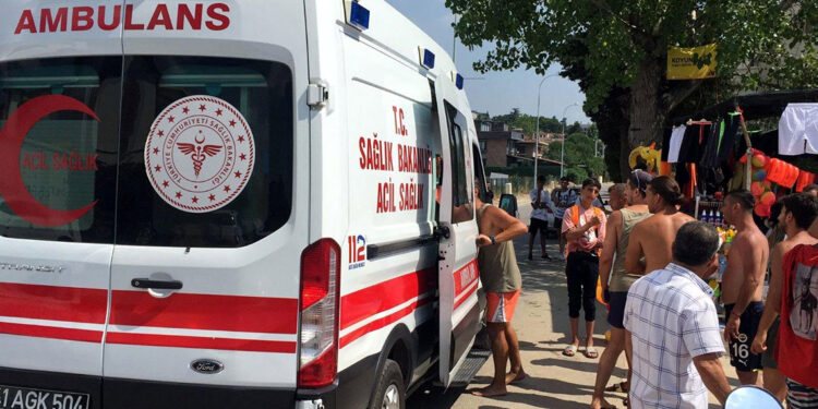 Halk plajında serinlemek için girdiği denizde boğuldu