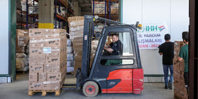 İHH, Sudan'a yardım malzemesi gönderdi