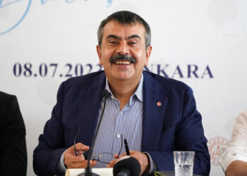 İhtiyaç olmadıkça uzaktan eğitime karşıyım