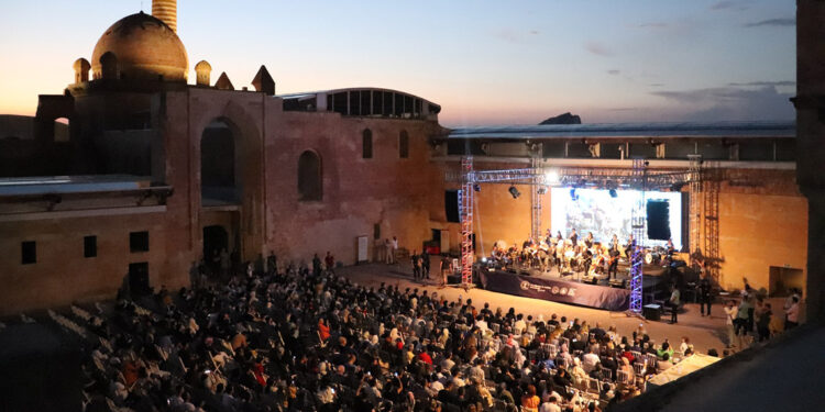 İshak Paşa Sarayı’nda 'Senforock' konseri