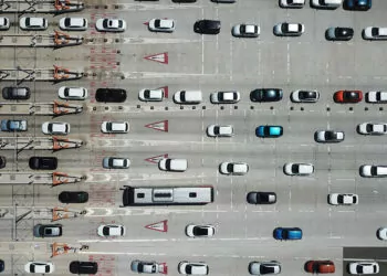 İstanbul-bursa-i̇zmir otoyolu'nda araç yoğunluğu