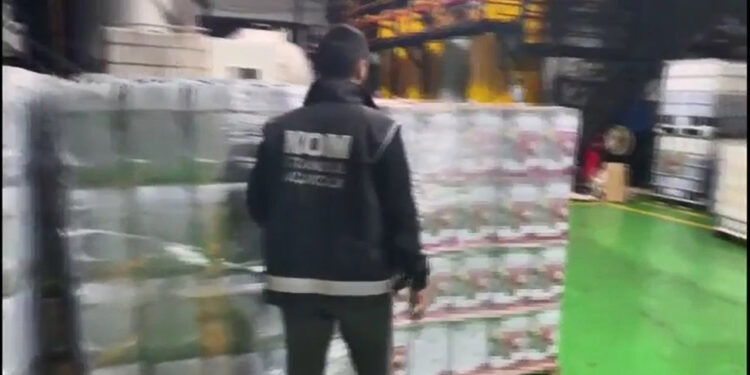 İstanbul'da '10 numara yağ' operasyonu: 14 gözaltı