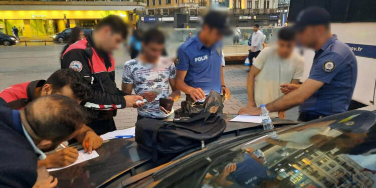 İstanbul'da 722 kaçak göçmen daha yakalandı