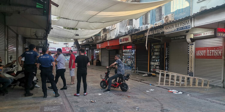 İzmir'de elektrik akımına kapılan işçi öldü