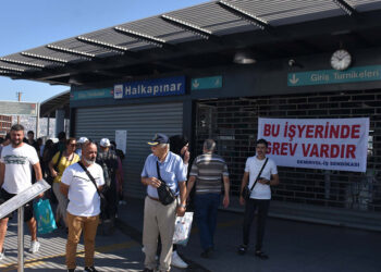 İzmir'de grev nedeniyle ulaşım aksadı
