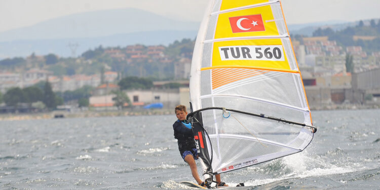 İzmirli Sarp Şarlı, sörfte Dünya Şampiyonası'nda