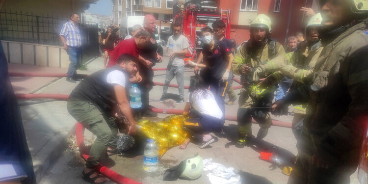 Kağıthane’de buzdolabı yangını; 7 kişi dumandan etkilendi