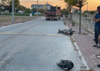 Kamyonun çarptığı motosikletin sürücüsü öldü