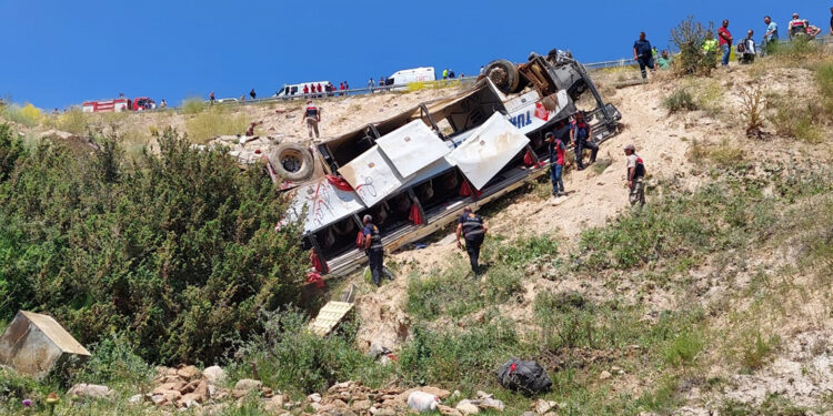 Kars'taki otobüs kazasında ölenlerin sayısı 8'e çıktı